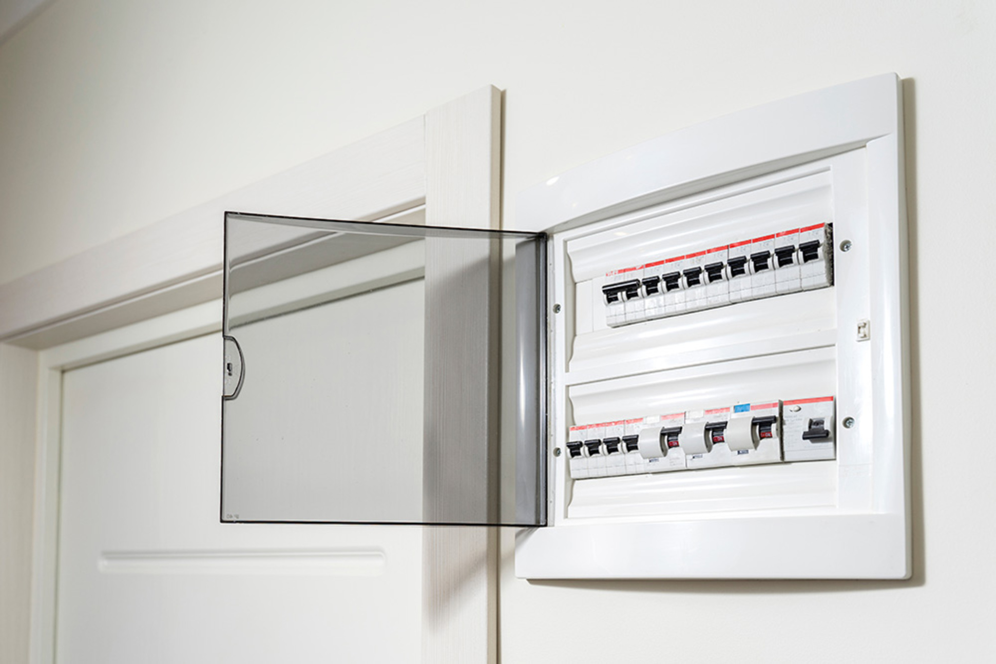 Über­spannungs­schutz bei Muster Elektro in Musterstadt