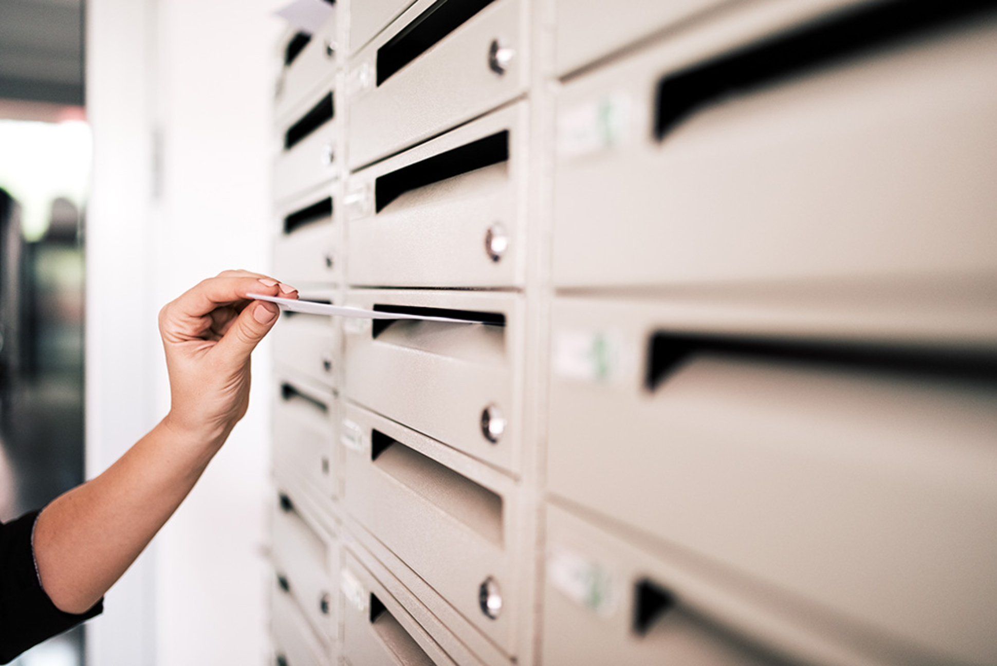 Briefkasten­systeme bei Muster Elektro in Musterstadt