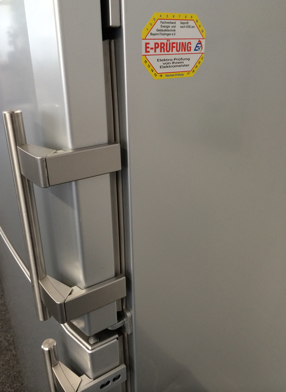 Bild E Pruefung m bei Muster Elektro in Musterstadt