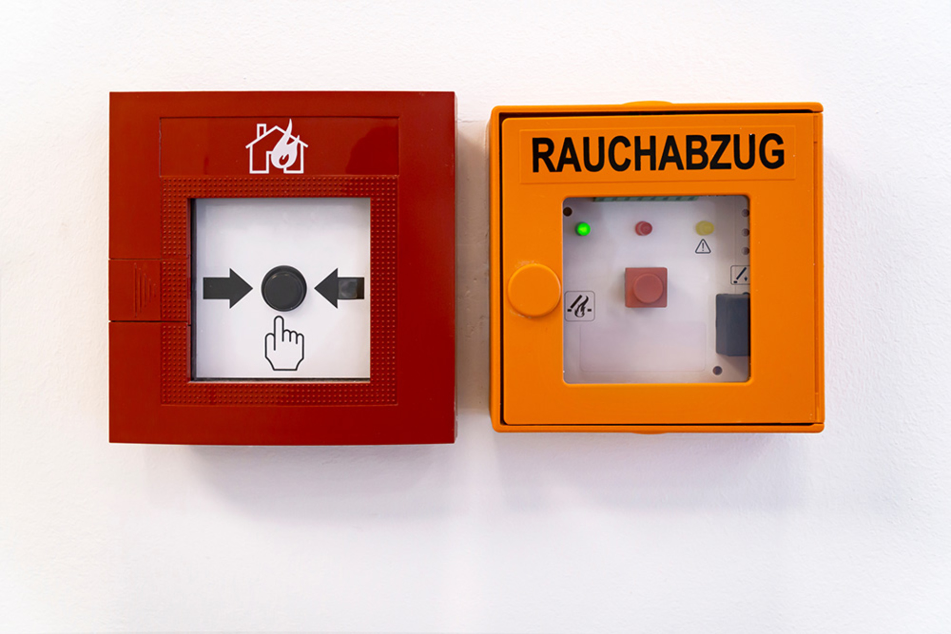 Rauchwärme­abzug bei Muster Elektro in Musterstadt